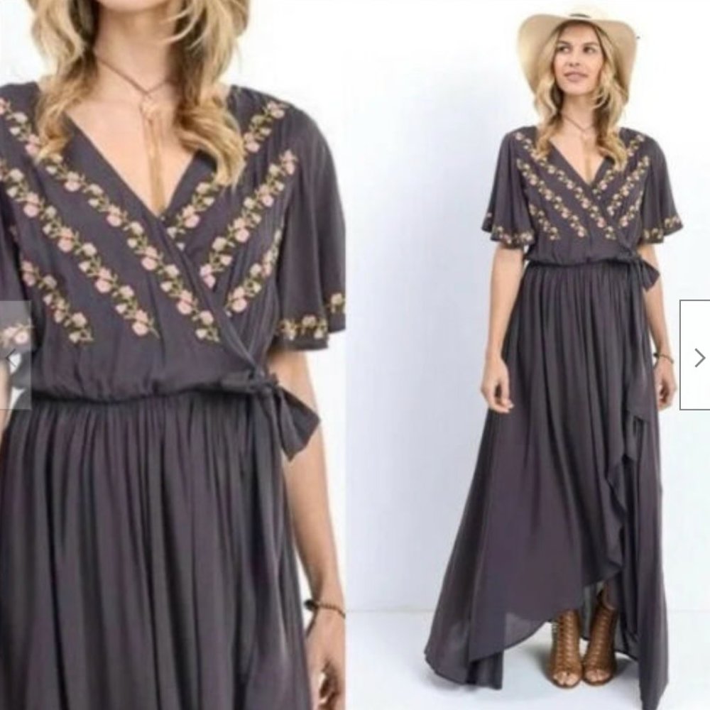 NWOT Jodifl Gray Floral Maxi Dress Deep V-Neck Size M